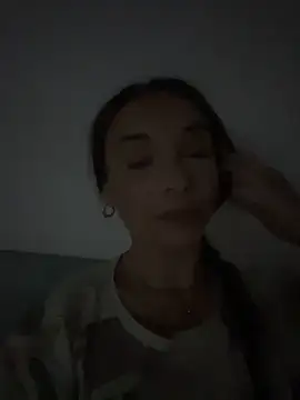 onlyladyb online show from April 7, 9:15 pm