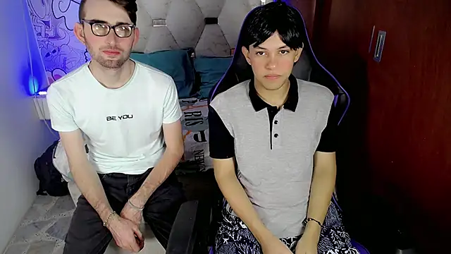 Snapshot of Top_and_bottom chatting on February 17, 8:26 pm Top and bottom online show from February 17, 8:26 pm