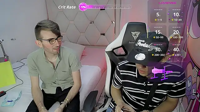 Snapshot of Top_and_bottom chatting on February 23, 8:50 pm Top and bottom online show from February 23, 8:50 pm