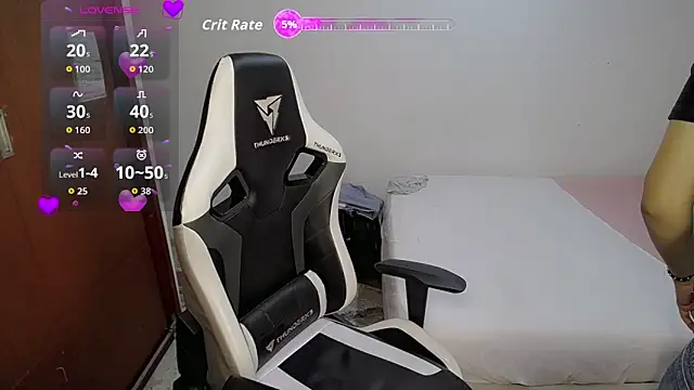 Snapshot of Top_and_bottom chatting on February 25, 8:18 pm Top and bottom online show from February 25, 8:18 pm