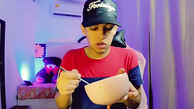 Top and bottom online show from April 14, 8:48 pm