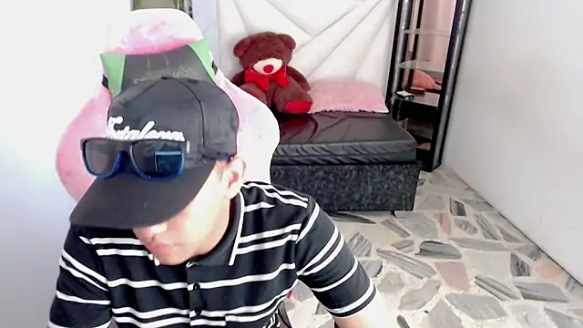 Top and bottom online show from May 10, 7:19 pm