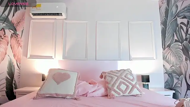 Snapshot of Hada_Magica chatting on February 18, 6:59 pm Hada Magica online show from February 18, 6:59 pm