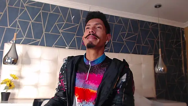 Snapshot of NoaahTylor chatting on February 13, 7:32 pm NoaahTylor online show from February 13, 7:32 pm