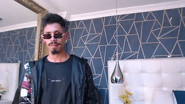 Snapshot of NoaahTylor chatting on February 24, 7:56 pm NoaahTylor online show from February 24, 7:56 pm