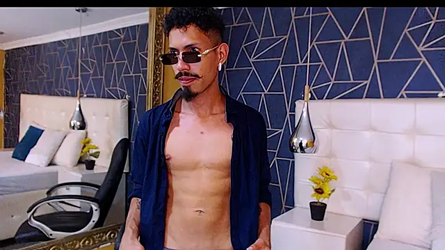 Snapshot of NoaahTylor chatting on February 27, 8:31 pm NoaahTylor online show from February 27, 8:31 pm