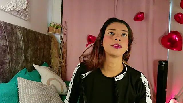 Snapshot of MelanyStone_ chatting on February 19, 1:51 pm MelanyStone online show from February 19, 1:51 pm