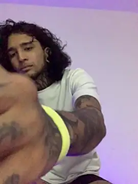 Snapshot of xrld10 chatting on February 11, 2:05 am xrld10 online show from February 11, 2:05 am