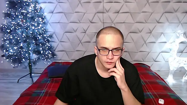 Snapshot of Pure_Aura chatting on February 14, 9:33 pm Pure Aura online show from February 14, 9:33 pm