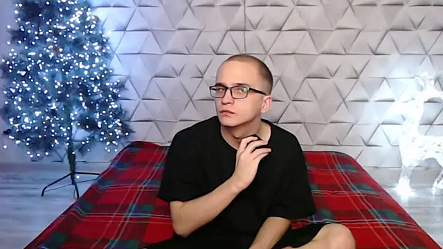 Snapshot of Pure_Aura chatting on February 15, 5:09 pm Pure Aura online show from February 15, 5:09 pm