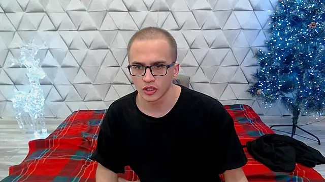 Snapshot of Pure_Aura chatting on February 24, 9:35 pm Pure Aura online show from February 24, 9:35 pm