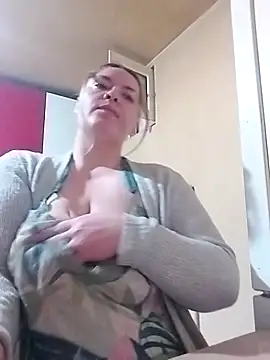 HotStepmommy4 online show from April 18, 4:44 pm