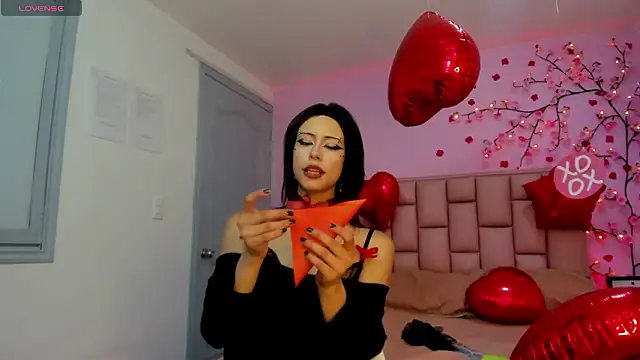 Snapshot of emma_cg chatting on February 13, 9:00 pm emma cg online show from February 13, 9:00 pm