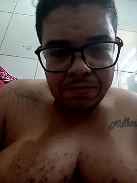 Snapshot of DGdaSul chatting on April 2, 10:57 am DGdaSul online show from April 2, 10:57 am