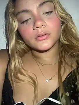 Snapshot of ayla0881 chatting on February 15, 10:50 pm ayla0881 online show from February 15, 10:50 pm