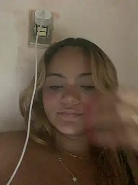 Snapshot of ayla0881 chatting on February 21, 6:53 pm ayla0881 online show from February 21, 6:53 pm