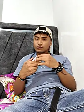 Snapshot of Emadridr chatting on February 28, 6:03 am Emadridr online show from February 28, 6:03 am