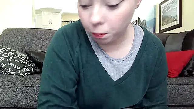 Snapshot of ShySweetheart chatting on March 4, 6:14 pm ShySweetheart online show from March 4, 6:14 pm