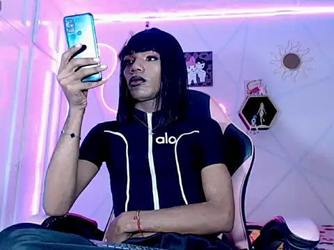 Snapshot of Violeta_R_ chatting on February 22, 9:52 am Violeta R online show from February 22, 9:52 am