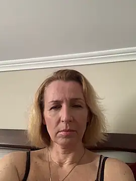 Snapshot of VeltaMur975 chatting on February 15, 9:19 am VeltaMur975 online show from February 15, 9:19 am