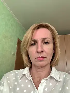 Snapshot of VeltaMur975 chatting on February 20, 7:43 am VeltaMur975 online show from February 20, 7:43 am