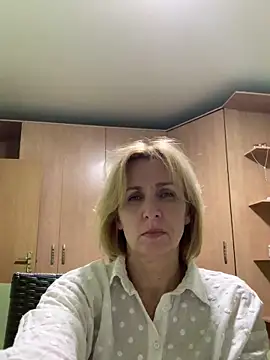 Snapshot of VeltaMur975 chatting on February 24, 9:02 pm VeltaMur975 online show from February 24, 9:02 pm