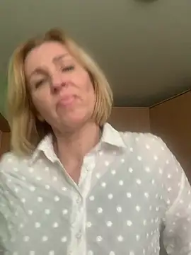 Snapshot of VeltaMur975 chatting on February 26, 10:36 am VeltaMur975 online show from February 26, 10:36 am