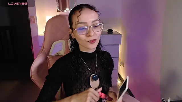 Snapshot of Alexia--27 chatting on February 27, 3:06 am Alexia--27 online show from February 27, 3:06 am