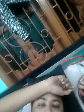 Snapshot of Desiyoungcouple15 chatting on February 24, 6:06 pm Desiyoungcouple15 online show from February 24, 6:06 pm