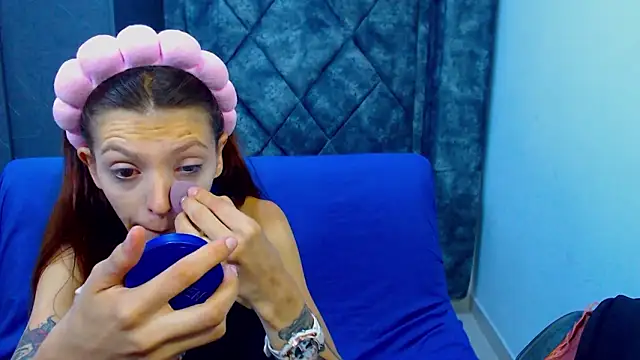 Snapshot of barby_jones25 chatting on February 14, 11:29 am barby jones25 online show from February 14, 11:29 am