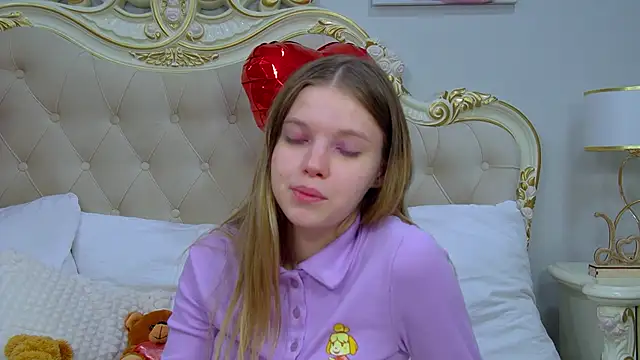 Snapshot of HallyBradley chatting on March 3, 11:16 am HallyBradley online show from March 3, 11:16 am