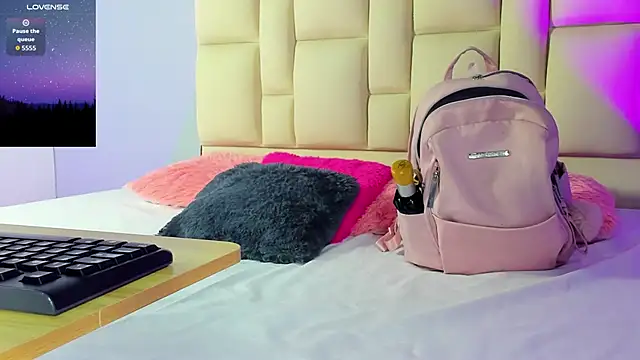 Snapshot of Zaphiro__Sky chatting on February 28, 8:37 am Zaphiro Sky online show from February 28, 8:37 am