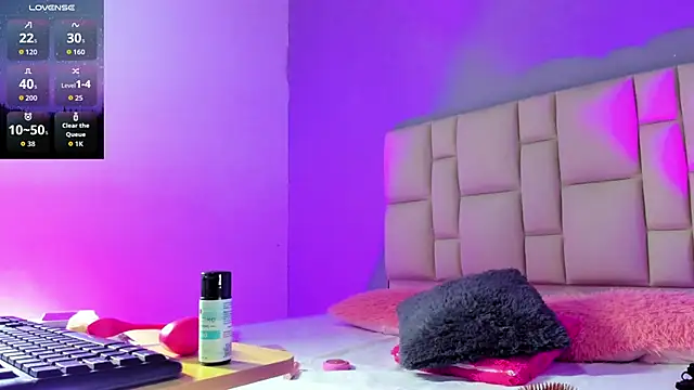 Snapshot of Zaphiro__Sky chatting on March 2, 8:43 am Zaphiro Sky online show from March 2, 8:43 am