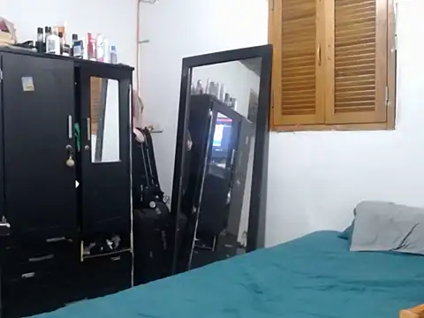 Snapshot of HotSinlge chatting on February 17, 2:41 am HotSinlge online show from February 17, 2:41 am