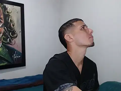 Snapshot of HotSinlge chatting on February 19, 12:34 pm HotSinlge online show from February 19, 12:34 pm