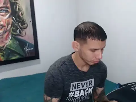 Snapshot of HotSinlge chatting on February 25, 2:05 pm HotSinlge online show from February 25, 2:05 pm