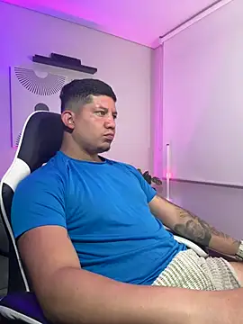  robertobaggioo online show from April 11, 12:31 pm