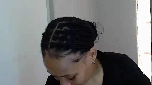 Snapshot of BootyCaramelxx chatting on April 12, 9:47 am BootyCaramelxx online show from April 12, 9:47 am