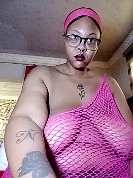 Snapshot of ShantelBootyBoobs chatting on May 6, 5:46 am ShantelBootyBoobs online show from May 6, 5:46 am