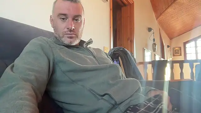 Snapshot of marcovik1 chatting on February 17, 9:39 am marcovik1 online show from February 17, 9:39 am