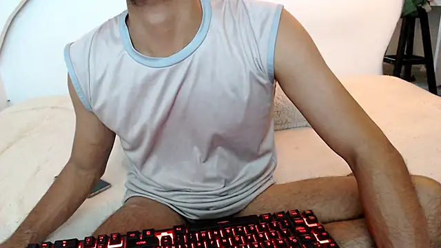 Snapshot of johanoro333 chatting on February 21, 2:23 am johanoro333 online show from February 21, 2:23 am