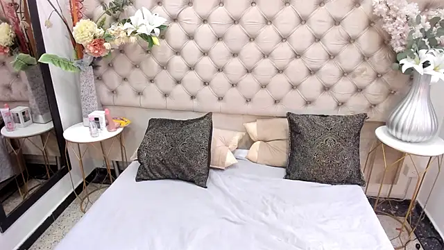 VanessaLanz online show from March 1, 12:40 pm