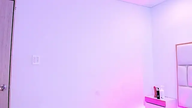 Snapshot of Violetta-foxx chatting on February 24, 7:45 pm Violetta-foxx online show from February 24, 7:45 pm