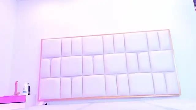 Snapshot of Violetta-foxx chatting on March 2, 7:32 pm Violetta-foxx online show from March 2, 7:32 pm