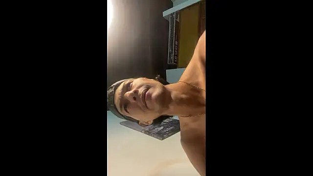 Snapshot of Exxcorpio chatting on February 13, 5:53 pm Exxcorpio online show from February 13, 5:53 pm