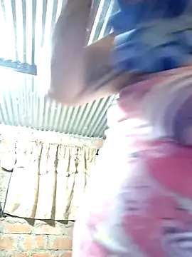 Snapshot of Juli_Powl chatting on March 12, 9:37 am Juli Powl online show from March 12, 9:37 am