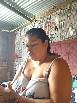 Snapshot of Juli_Powl chatting on April 1, 1:12 pm Juli Powl online show from April 1, 1:12 pm