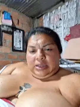 Snapshot of Juli_Powl chatting on April 5, 1:25 am Juli Powl online show from April 5, 1:25 am