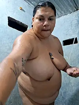 Snapshot of Juli_Powl chatting on April 12, 12:37 am Juli Powl online show from April 12, 12:37 am