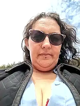 Snapshot of _Saraqueen chatting on February 20, 3:23 pm Saraqueen online show from February 20, 3:23 pm